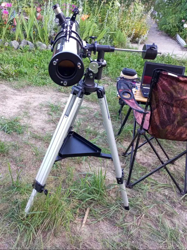 The start: a small Sky-Watcher reflector at the dacha, a Canon on a photo tripod next to it