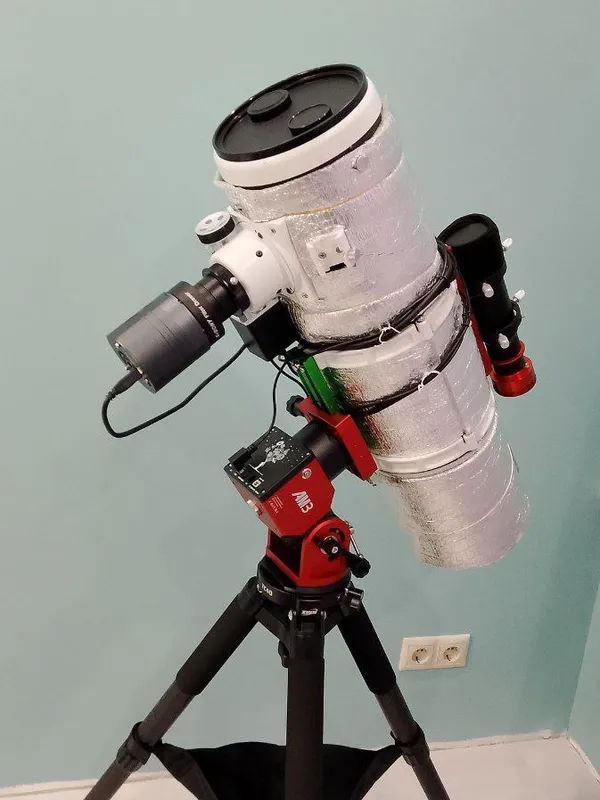ZWO AM3 mount and a cooled astro camera on the Newtonian